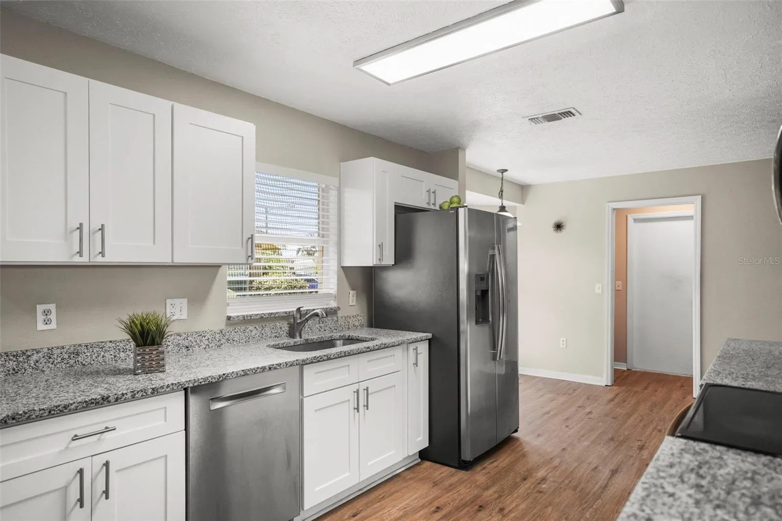 Kitchen-Stainless Stell Appliances, Granite Countertops