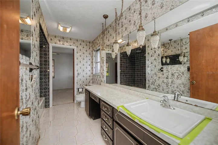 Ensuite bath