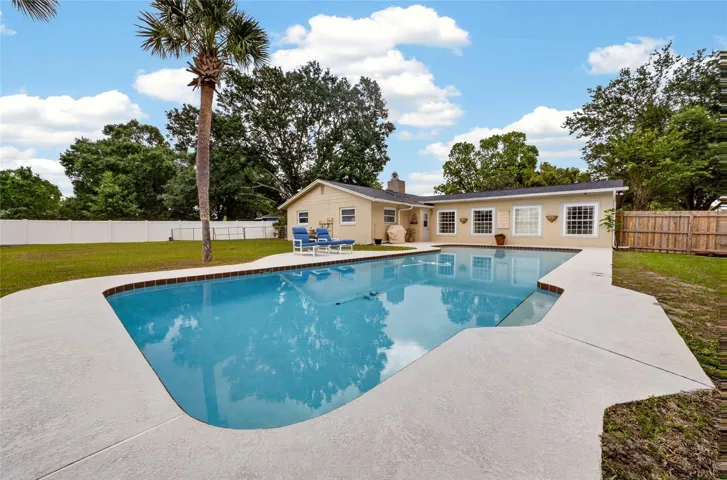 POOL PERFECT FOR LAPS & ENTERTAINING