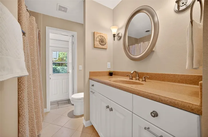 UPDATED HALL/POOL BATHROOM