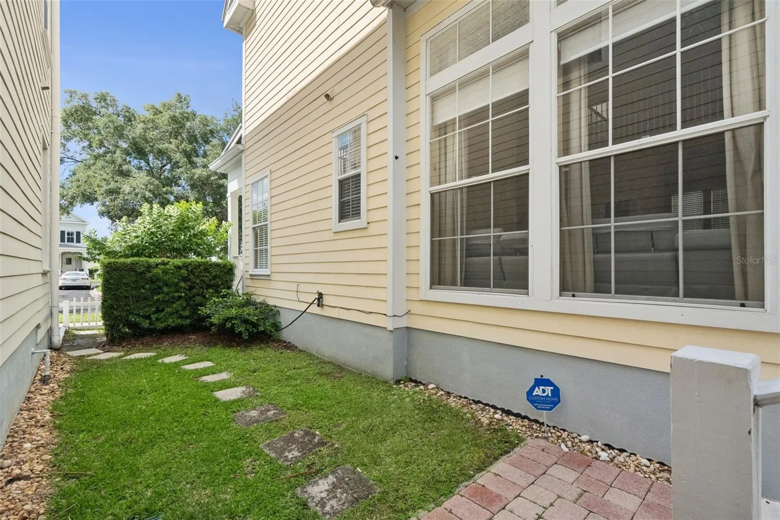 Private side yard