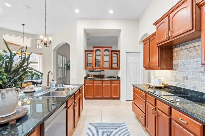 Tile backsplash and under cabinet lighting