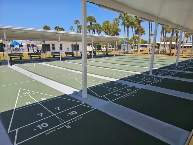 Shuffle board