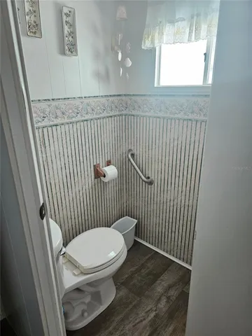 Primary 1/2 bathroom