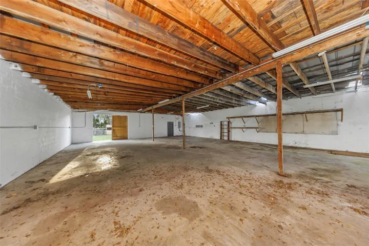 Detachd Workshop / Stable or Car Garage - 40' x 60' MOL
