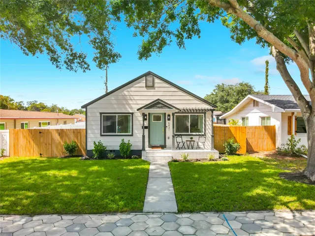 Welcome to 5431 Dartmouth Avenue N