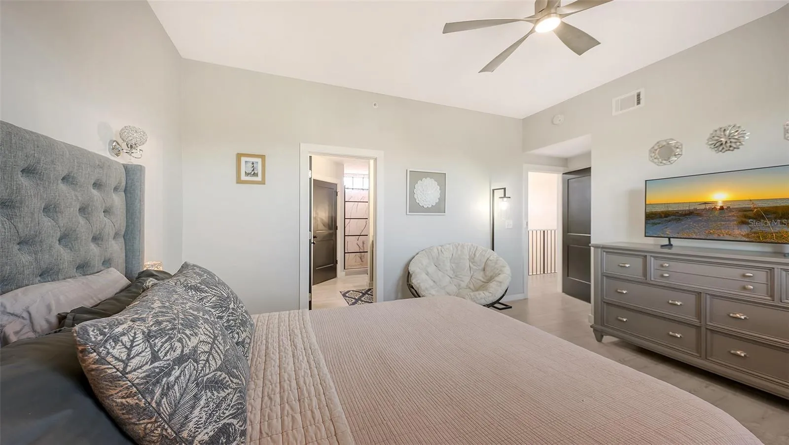 This bedroom has an en suite bath and walk-in shower, along with a walk-in closet.