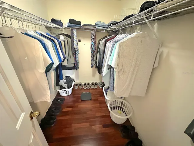 Master Walk-In