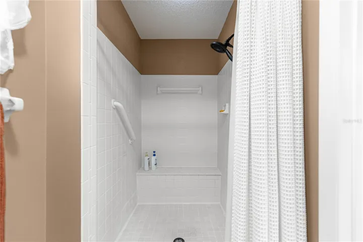 STEP-IN SHOWER