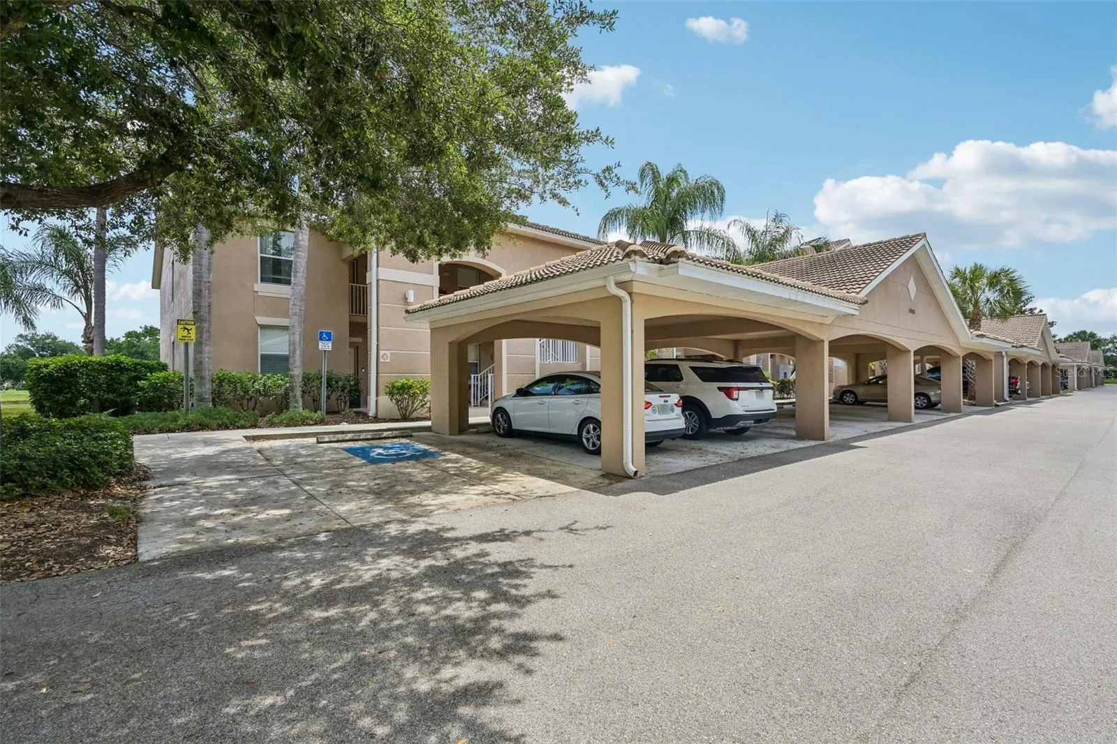 COVERED CAR PORT