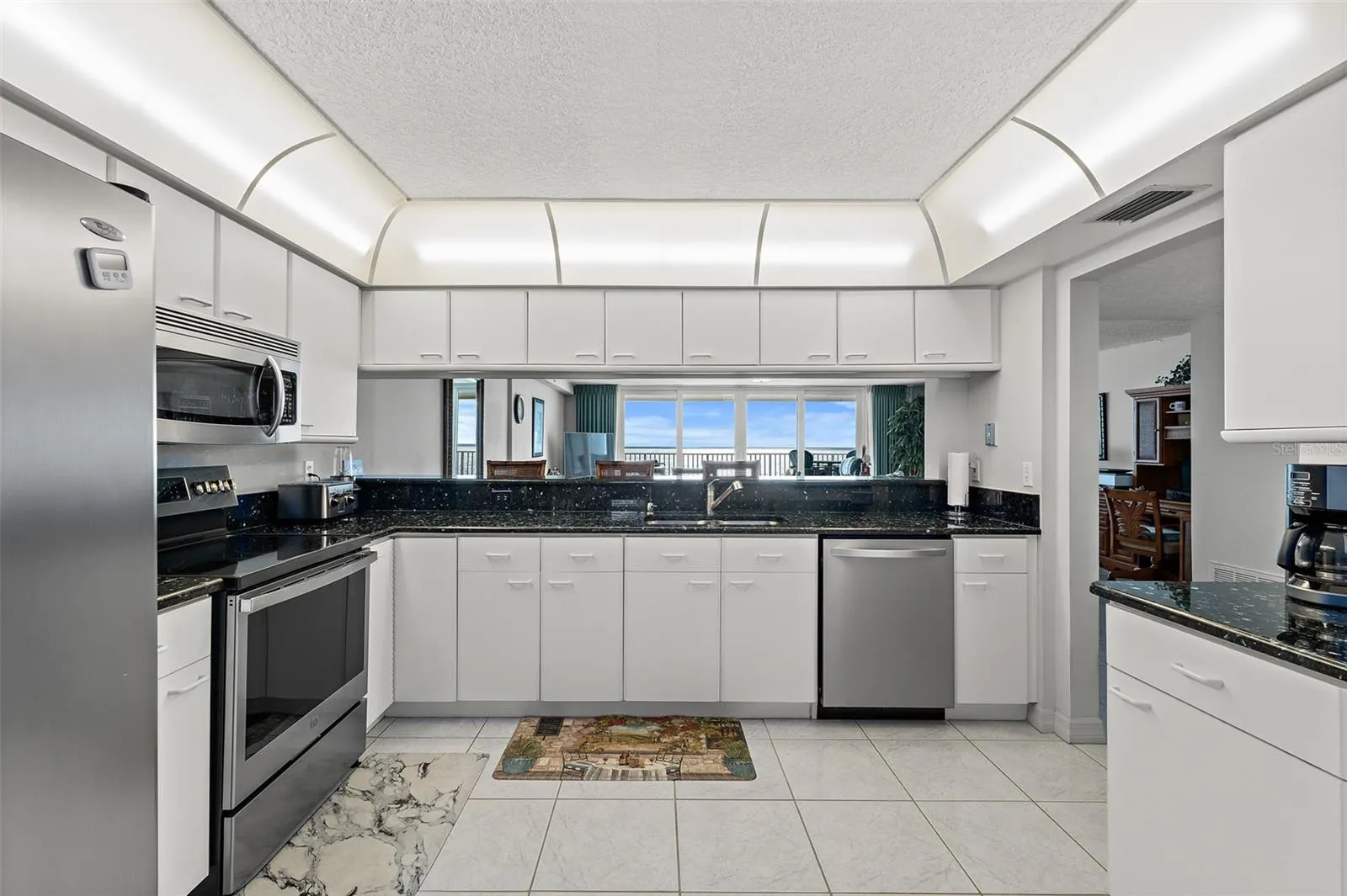 Full Chef's Kitchen - Modern &amp; Updated