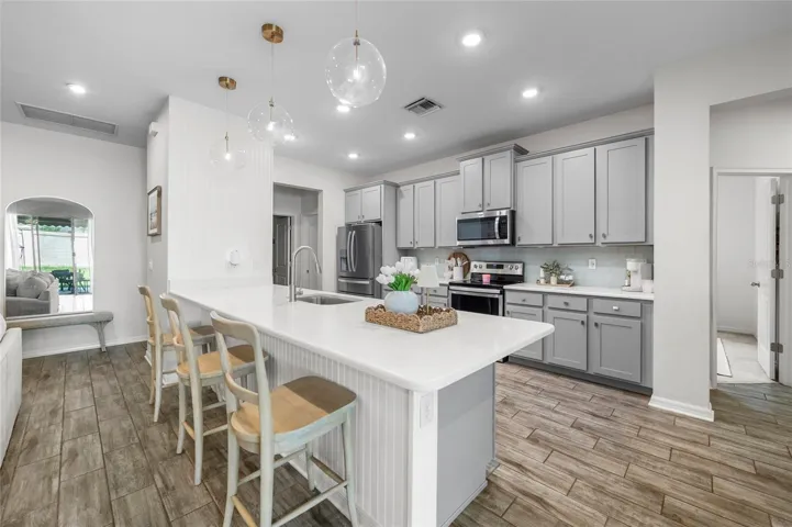 Kitchen with Breakfast Bar