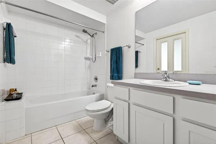Secondary bath with tiled bench seat