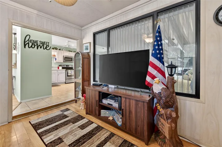 FAMILYROOM
