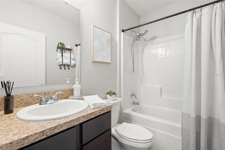 Bathroom 2 Tub/Shower