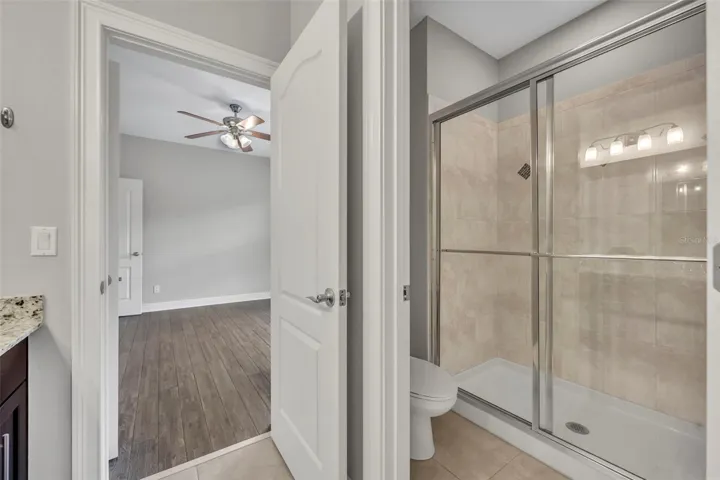 J/J Bath with private WC and shower
