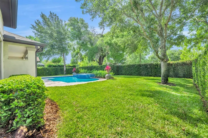 Fully-fenced, spacious backyard