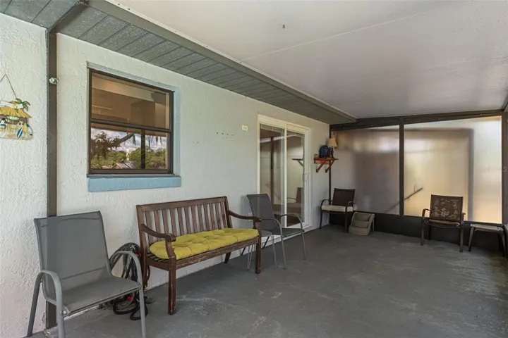 Spacious Lanai