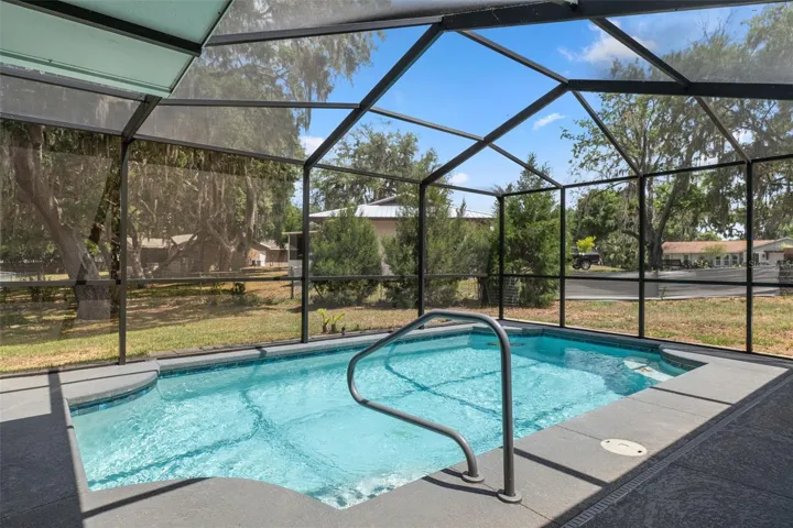 Pool with Enclosure (Picture 2)