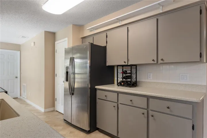Galley Kitchen (Picture 3)