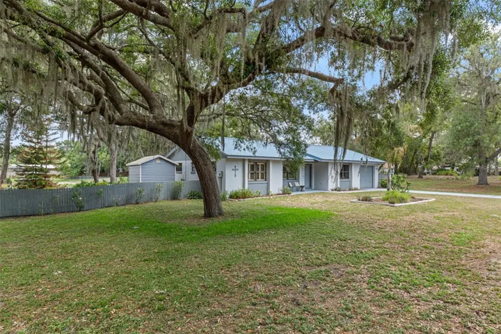 Spacious Front Yard