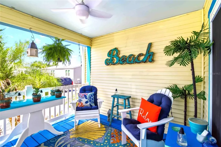 You will want to live on this front porch, also features a ceiling fan.