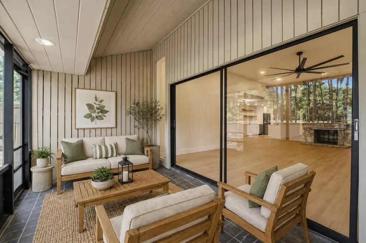 Screened lanai- Virtually staged