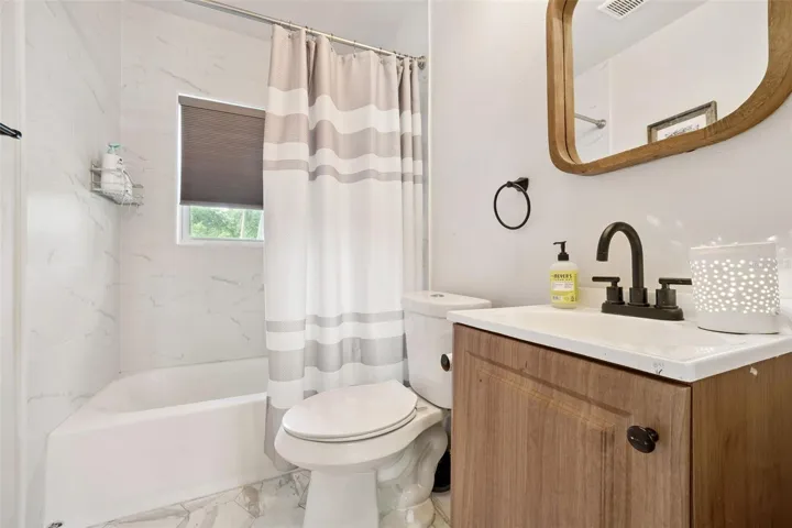 2nd Full bath with tub/shower combo!
