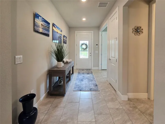 Spacious Foyer Entry