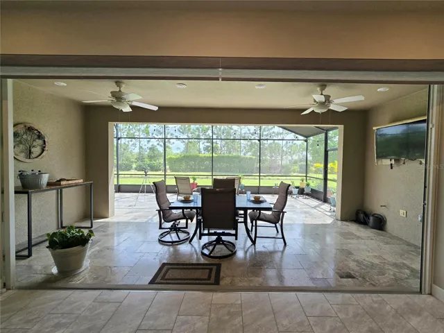 2 large Pocket sliders open the Lanai