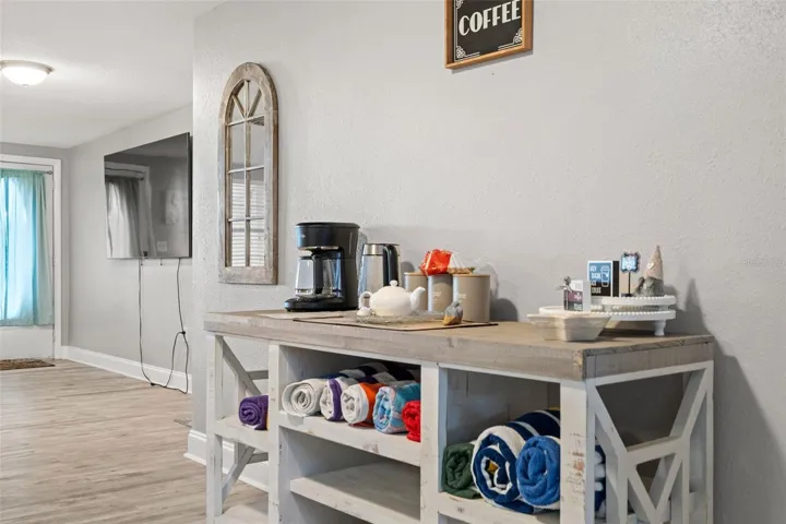 Coffee Bar/Breakfast nook