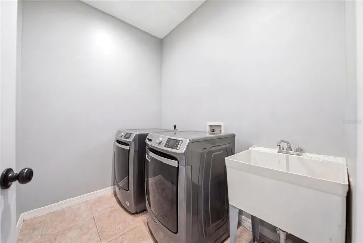 Oversized laundry room with sink (W&D do not convey)