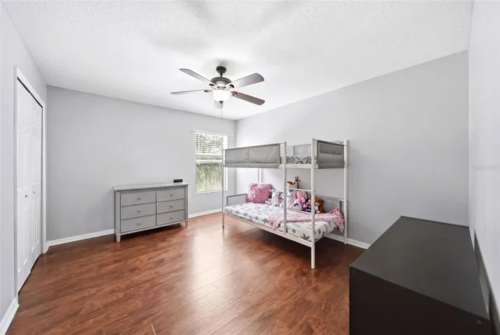 Oversized Bedroom 4
