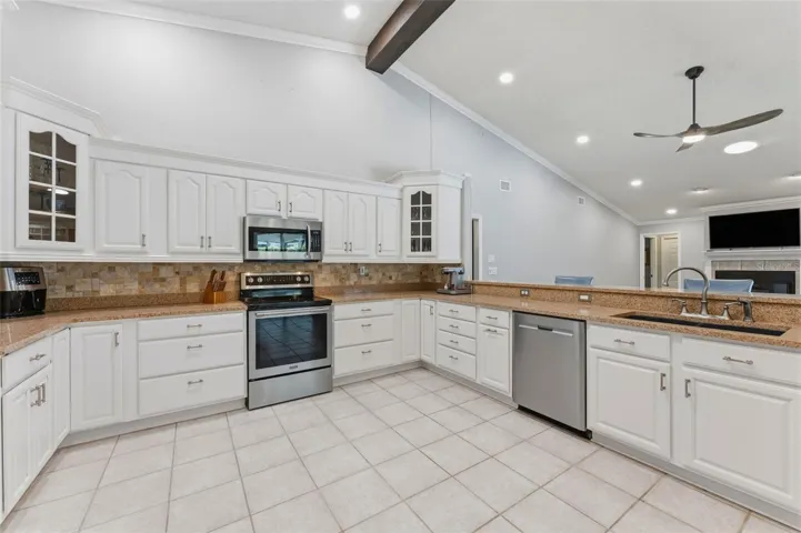 Kitchen with Lots of Counter Space