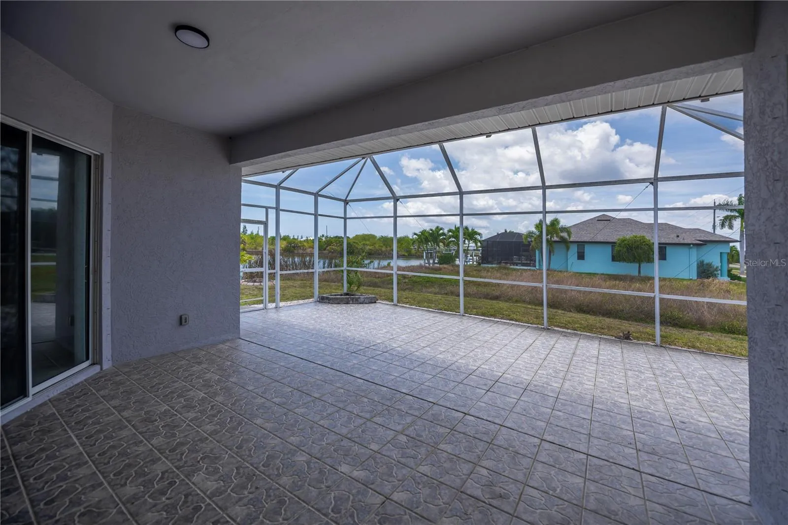 oversized lanai