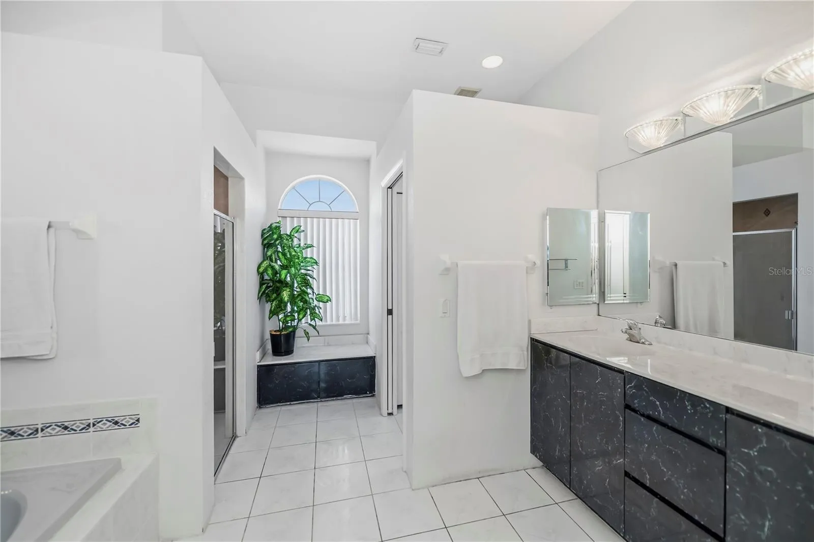 ensuite primary bath