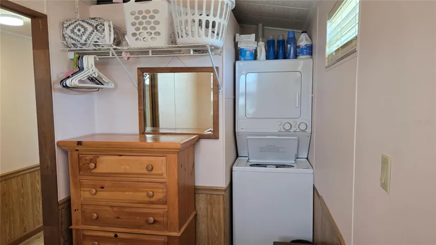 Secondary bed/laundry