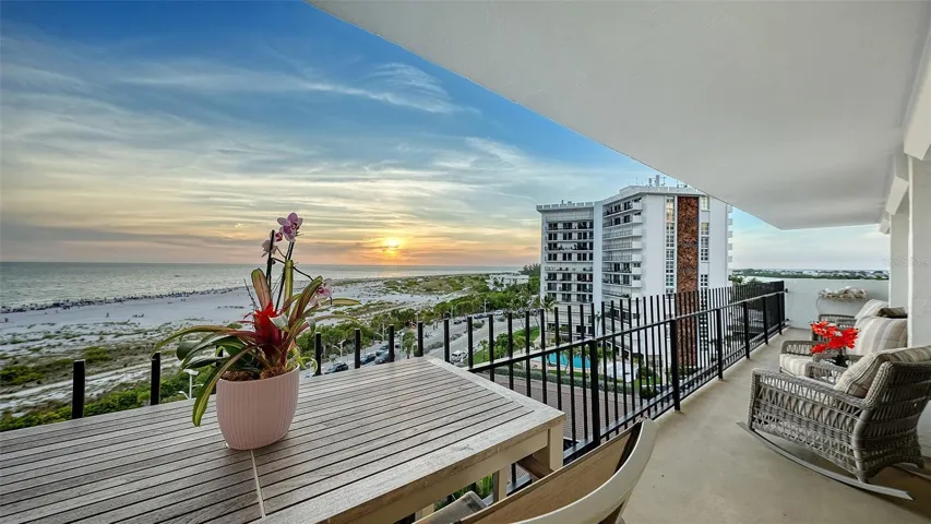 Beach & sunset views from the western balcony