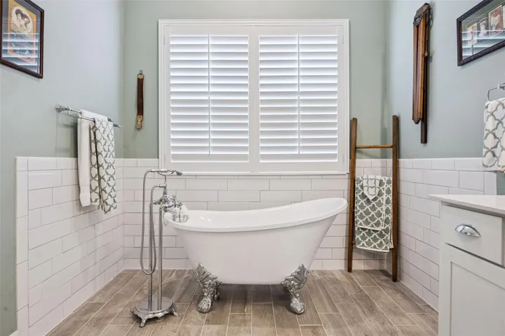 Primary clawfoot tub