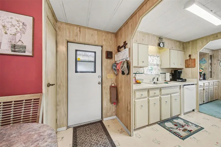 Entry to kitchen