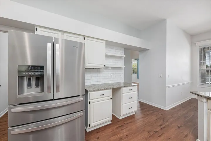 You'll love the subway tile backsplash.
