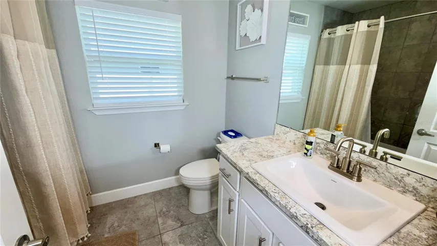 Secondary bathroom with bath tub