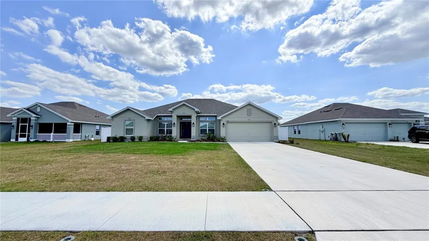 Front view long driveway