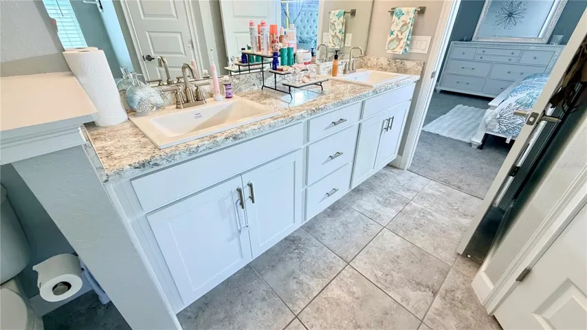 Double sick vanity