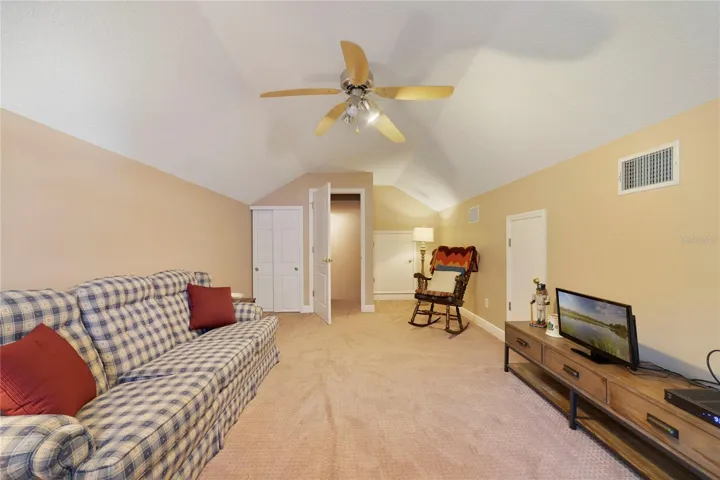 Alternate view of bonus room
