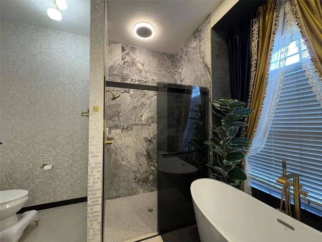 Seperate Shower