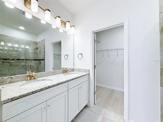 Primary bath dual vanity w/ granite