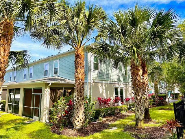 Beautiful end unit- peaceful back/side yard