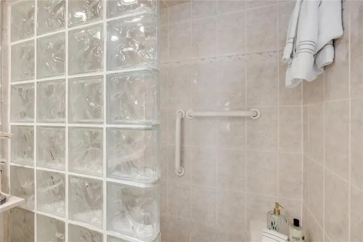 Primary en-suite bathroom