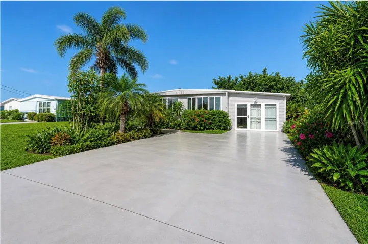 Welcome to waterfront living in Manatee Cove.